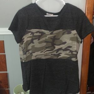 Medium Ribbed camo and dark grey top